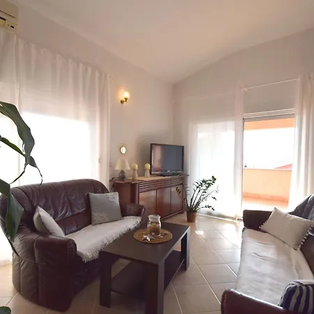 Luis By Interhome Daire Pinezići